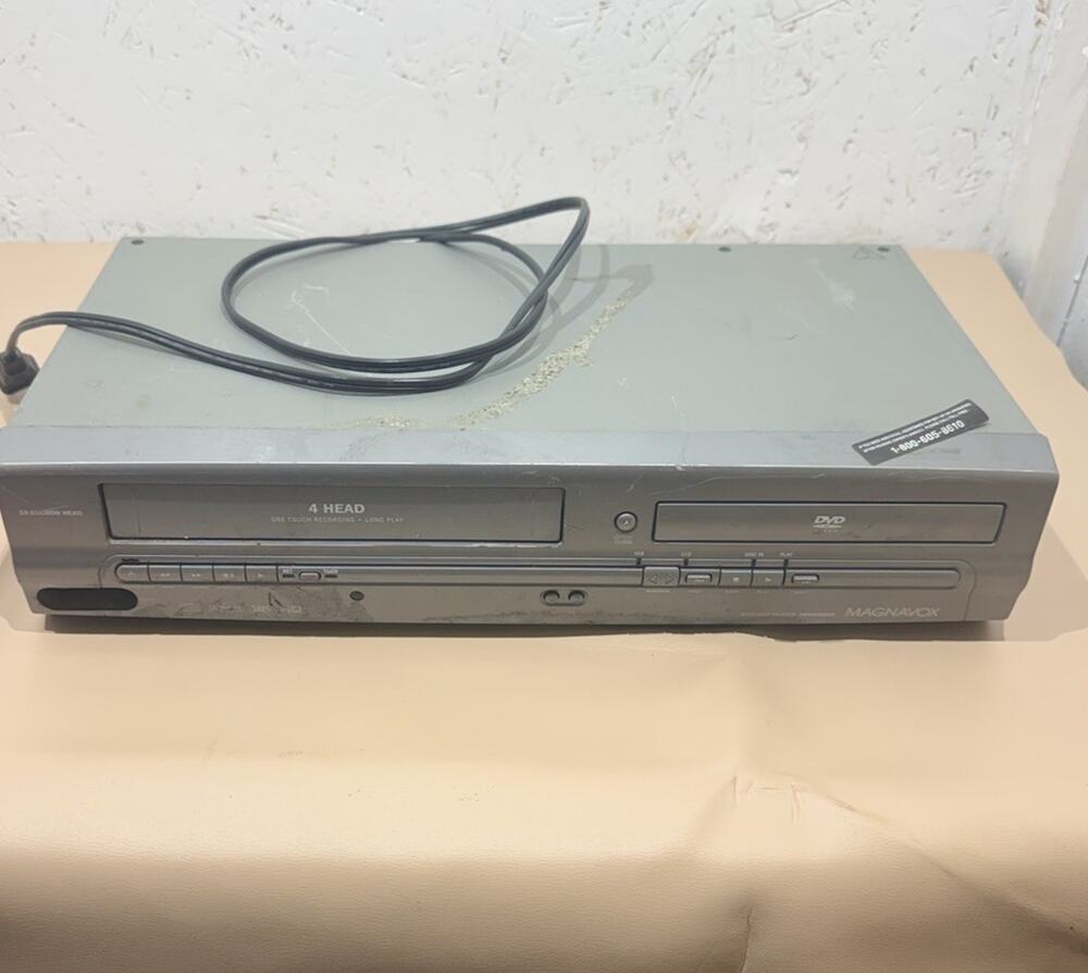 Magnavox MWD2205 VCR/DVD Combo Movie Player / Untested Vintage Silver